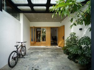 Nhà phố 90 m2 với mảng cây xanh khắp nơi