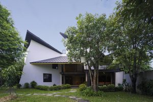 Biệt thự có hệ mái mô phỏng cánh diều bay lượn