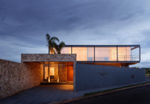 Biệt thự như hộp kính lơ lửng trên không trung