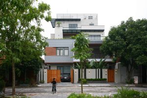 Biệt thự 4 tầng hiện đại giữa 190 m2 sân vườn
