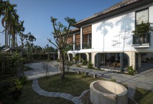 Nhà xây cao tránh lũ miền Trung