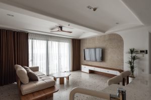Cải tạo căn hộ 100 m2 với trần cong tối giản