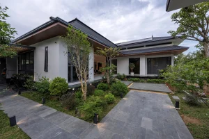 Biệt thự 525 m2 thiết kế quanh sân vườn để giải nhiệt