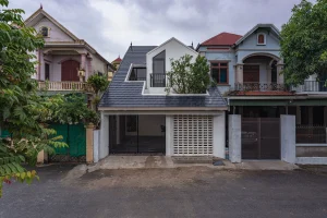 Nhà phố 165 m2 thoáng sáng với nhiều khoảng chơi cho trẻ