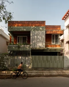 Nhà phố dẫn ánh sáng ‘uốn’ theo cầu thang xoắn