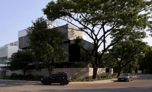 Biệt thự 500 m2 giấu không gian mở sau lớp vỏ bê tông