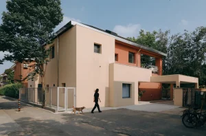 Nhà 438 m2 nâng mái để mở rộng không gian