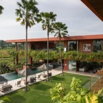 Biệt thự hơn 2.000 m2 như phòng trưng bày nghệ thuật giữa cánh đồng